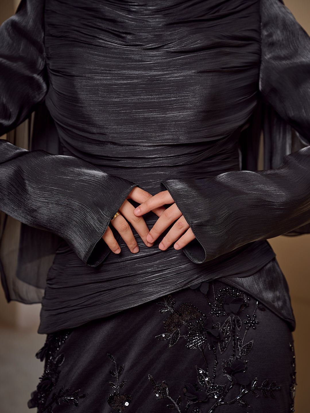 Satin & Vine set in black