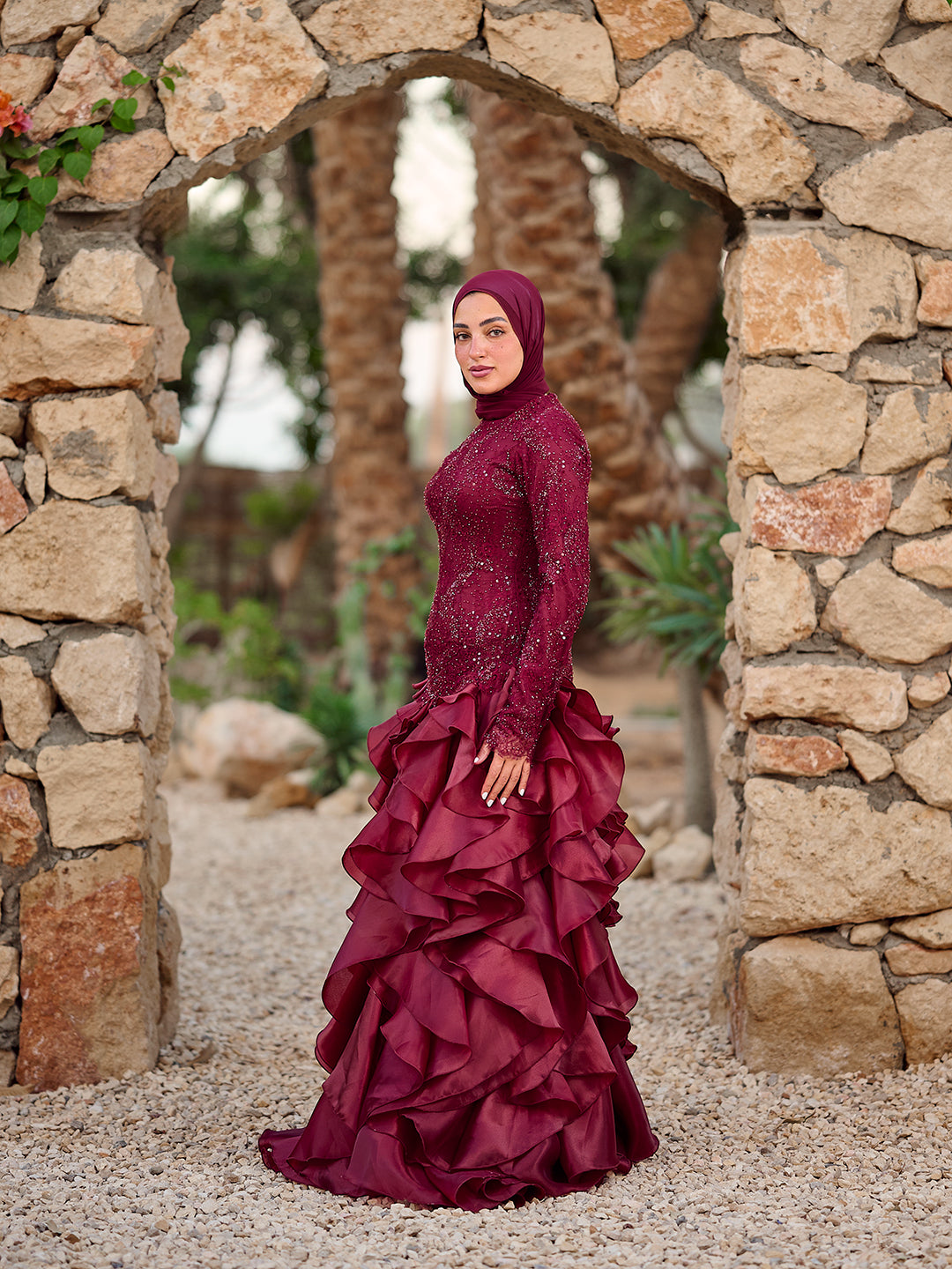 Shimmering Ruffles dress in burgundy