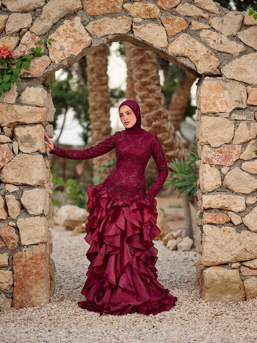 Shimmering Ruffles dress in burgundy