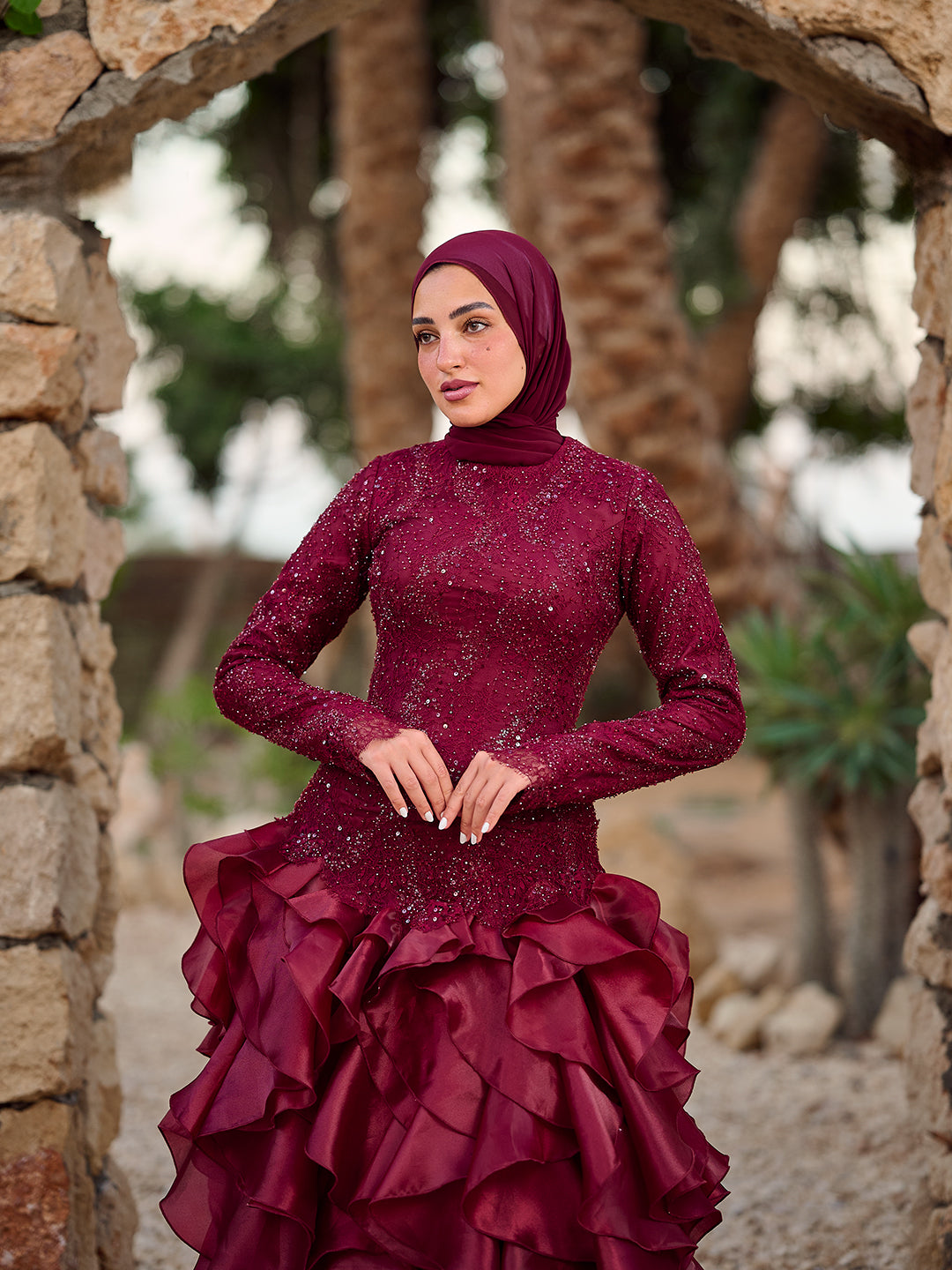 Shimmering Ruffles dress in burgundy