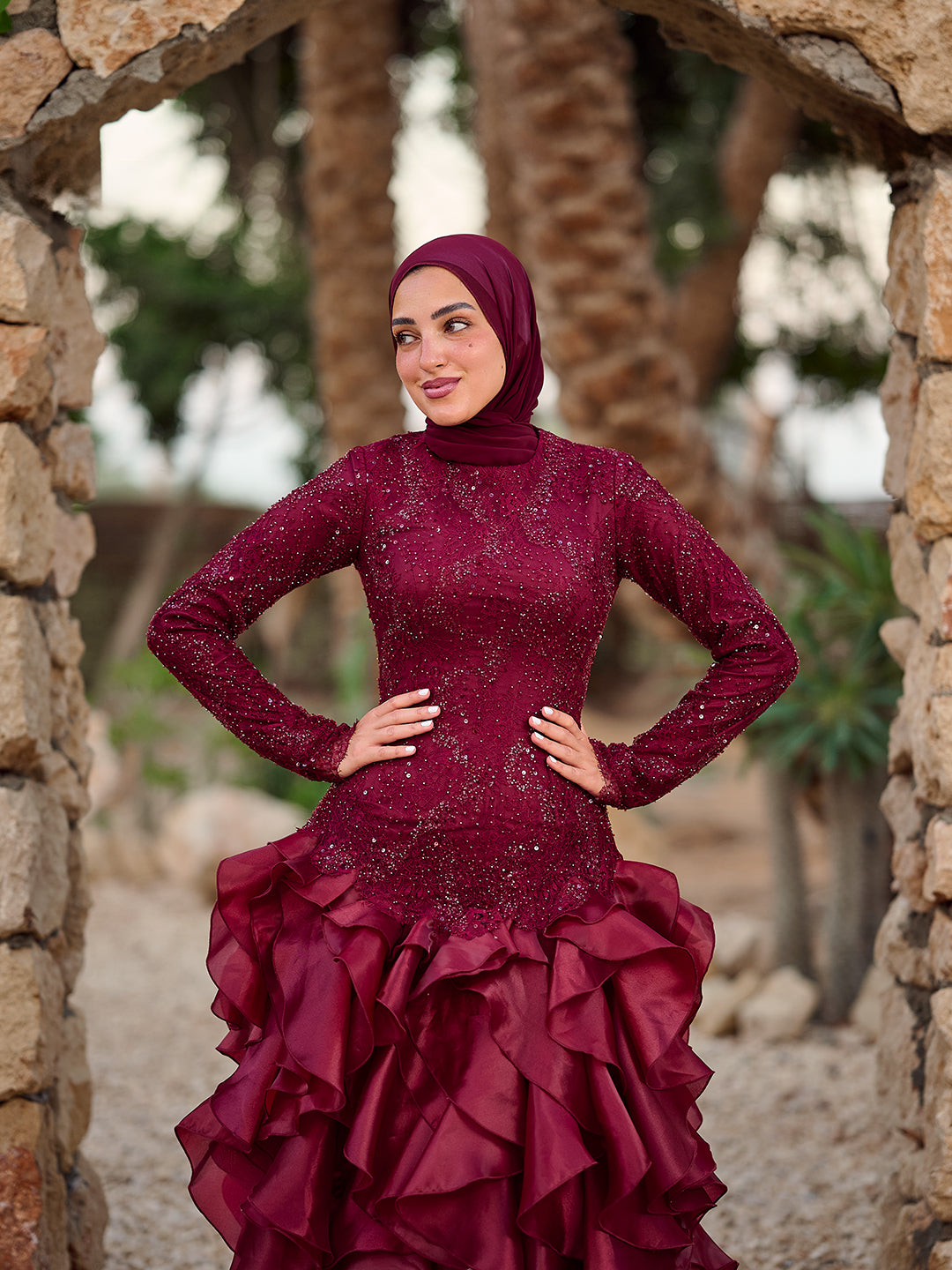 Shimmering Ruffles dress in burgundy