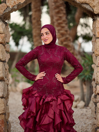 Shimmering Ruffles dress in burgundy