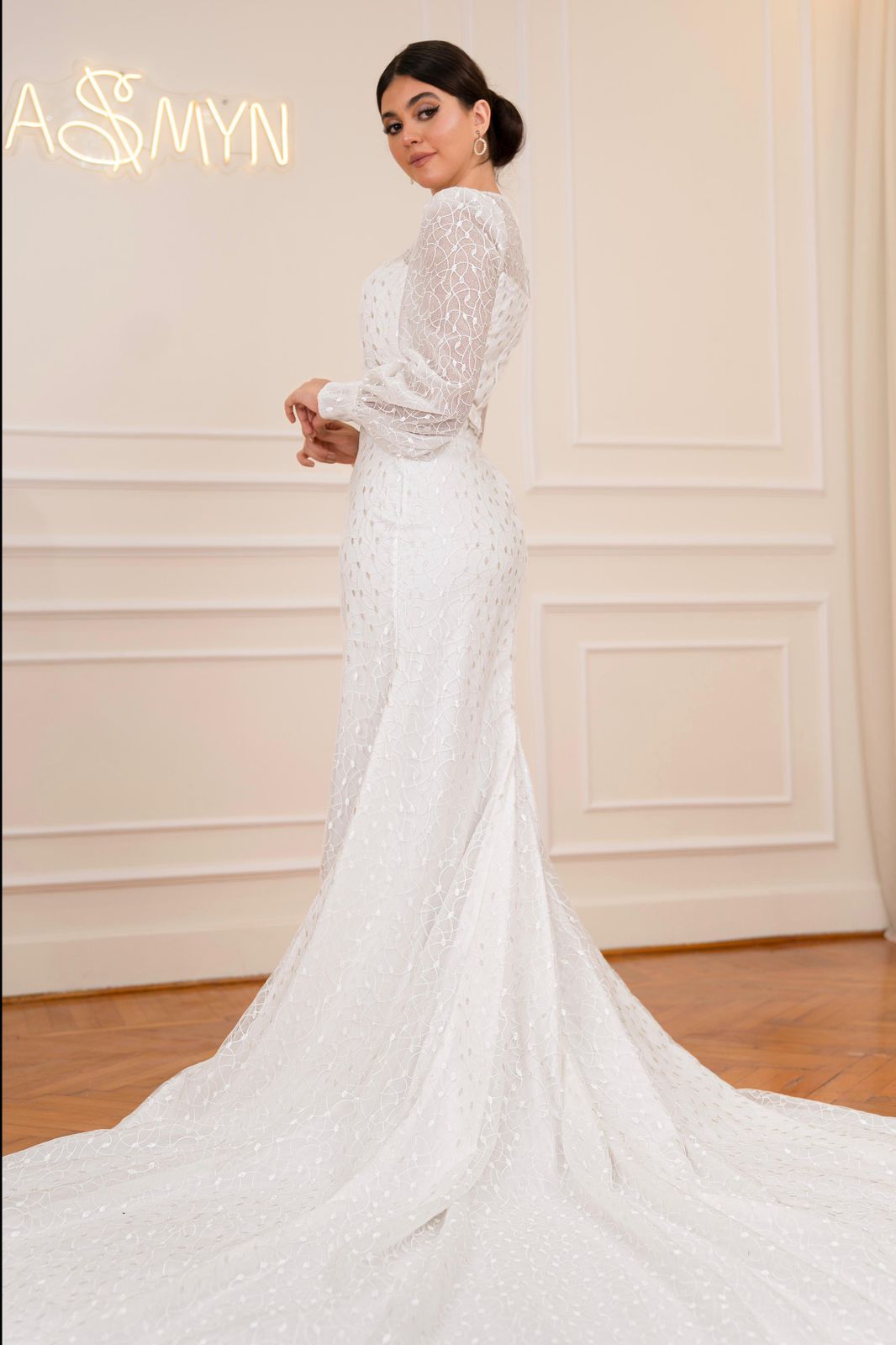 Off-white Embroidered Mermaid Simple Bridal Dress