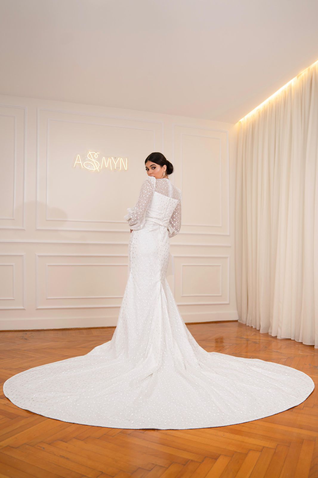 Off-white Embroidered Mermaid Simple Bridal Dress