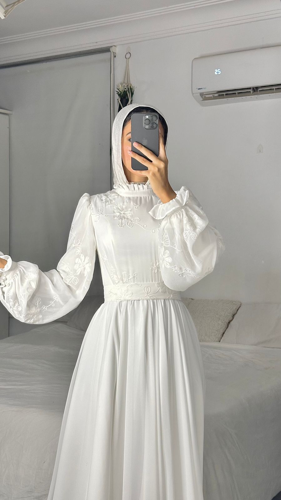 Off-white Simple Embroidered-Top Bridal Dress